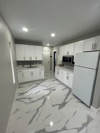 1721-1725 E Southlake Blvd
