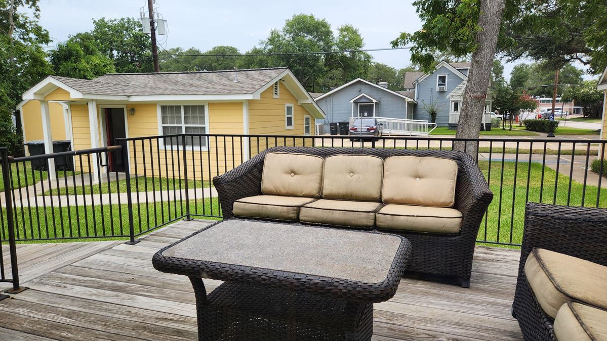 5702 4th St Katy TX 77493