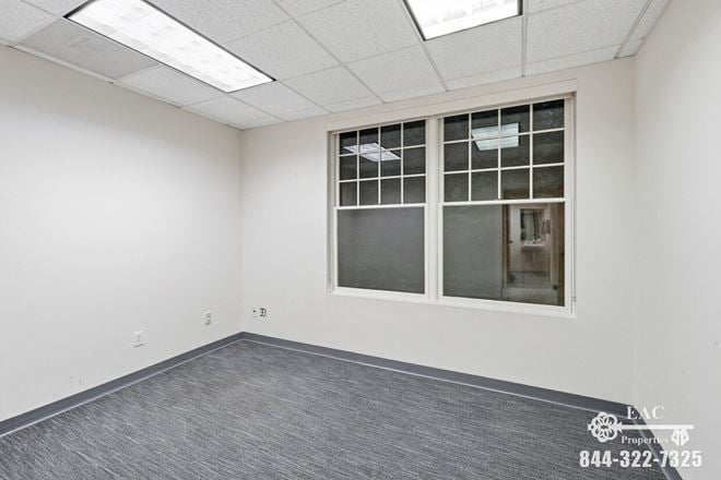 887 Bridgeport Ave, Shelton