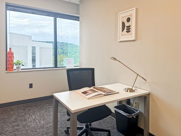 Regus - Brentwood - Summit View Drive
