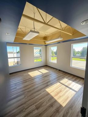 Bright 2nd‑floor office space