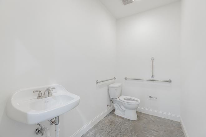 3906-3907 Caine Ln - Lease