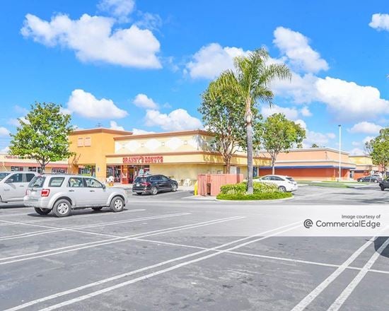 Lakewood Marketplace - 5500 Woodruff Avenue