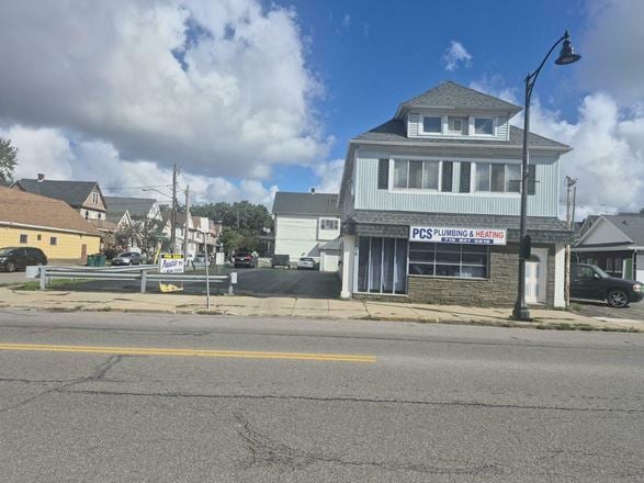 1758 Clinton St - 4,109+/- SF Mixed-Use Space