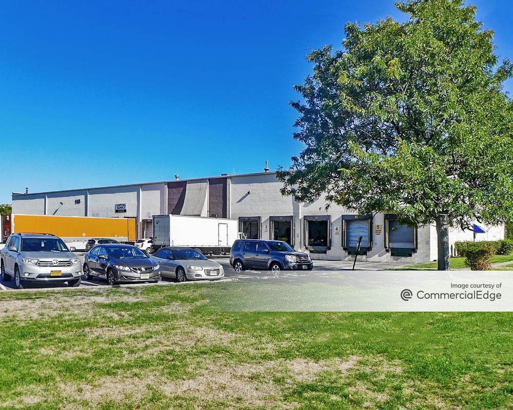 115 Castle Rd, Secaucus, NJ 07094