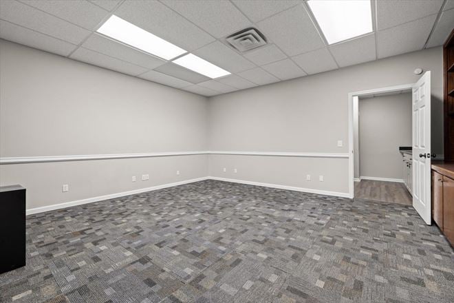 2 Executive Suites 