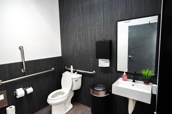 Executive Suites - 8989 W Flamingo Rd