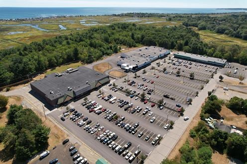 Retail Space at Wells Plaza