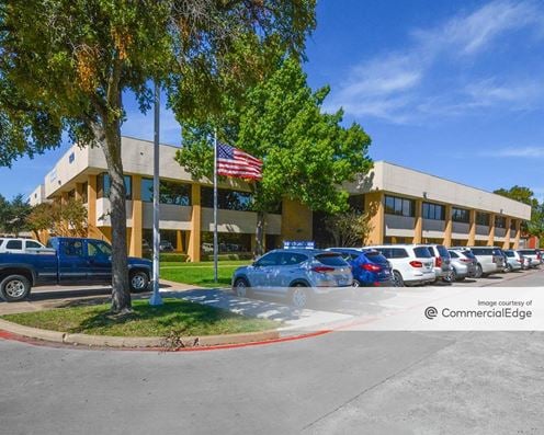 Crosslands Plaza - 6310 & 6320 Southwest Blvd