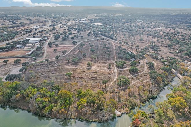 690 Old River Crossing Johnson City Property