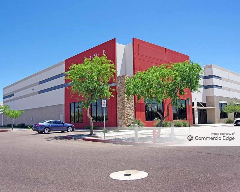 Avondale Commerce Center I 1250 North Fairway Drive Industrial Building