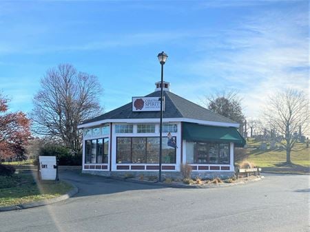 Retail space for Rent at 42 E High St in East Hampton