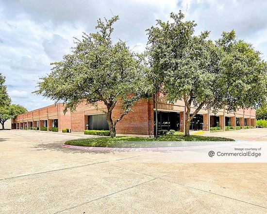 1611 North Interstate 35 East