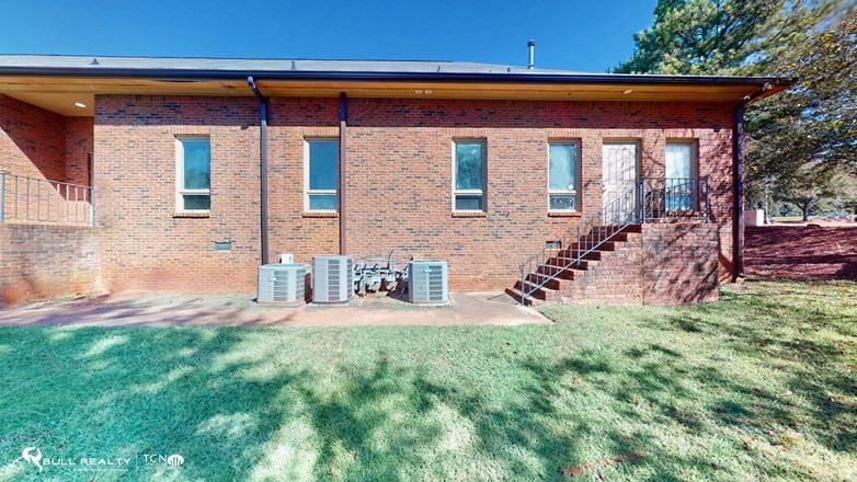 Move-In Ready ±1,200 SF Medical Office Suite For Lease