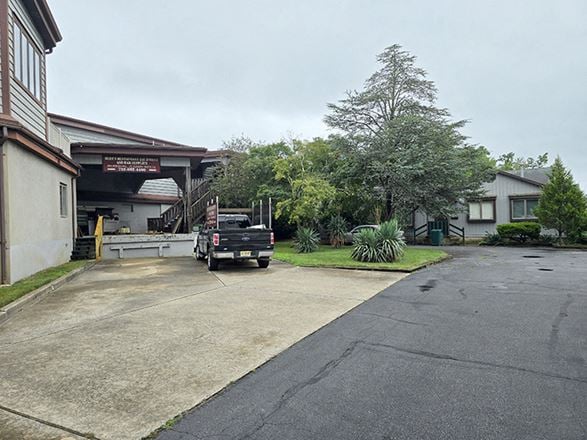 Retail & Warehouse For Lease