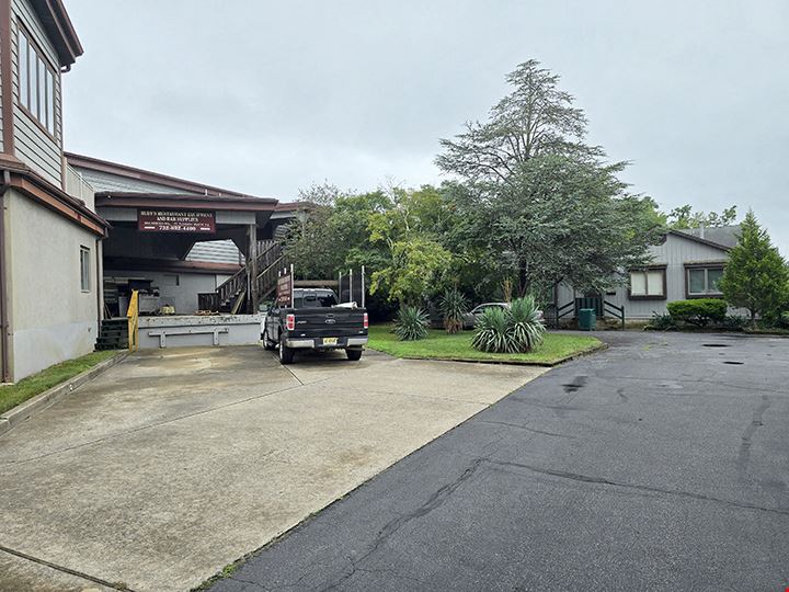 Retail & Warehouse For Lease