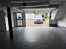 61 Van Zant St