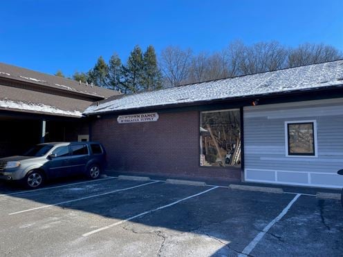 117 Mount Pleasant Road (Route 6), Unit 2, Newtown, CT
