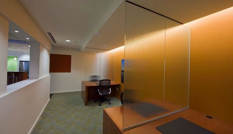 Carr Workplaces - AON Center Chicago