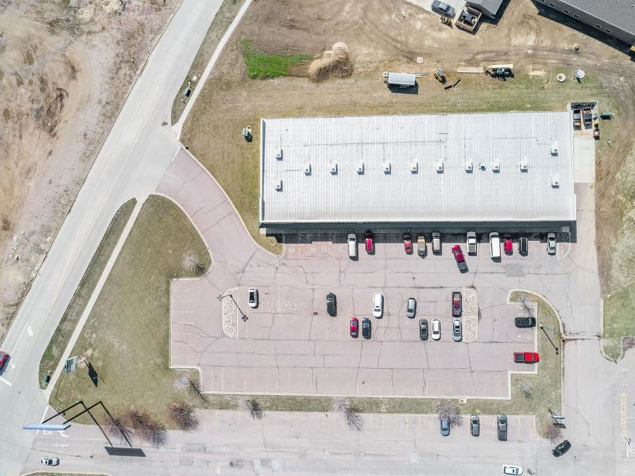 Le Mars Shopping Center 1319 Holton Dr., LeMars, IA Retail Building