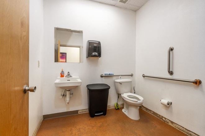 Flex Commercial Building For Sale