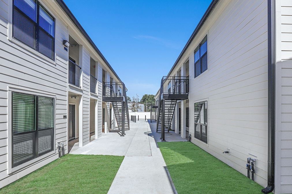 Zurqui at Mohican: Renovated Mid City North Apartments
