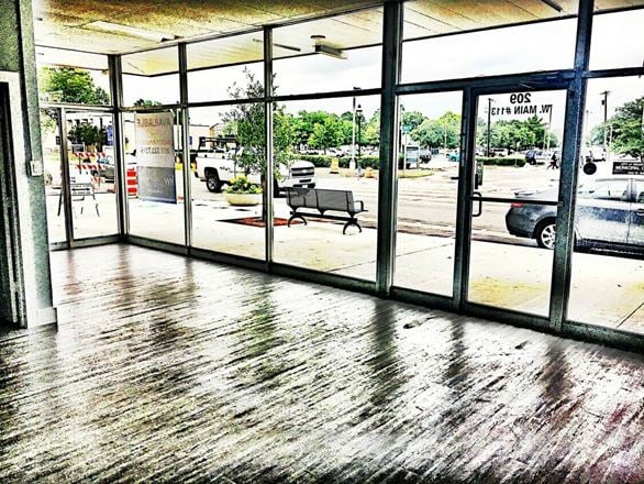 209 W Main St