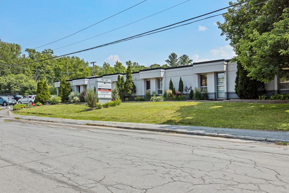 1790 Courtwood Crescent 
