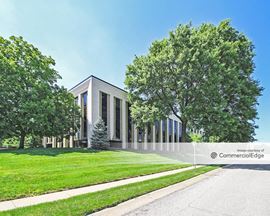 Cloverleaf Building 4