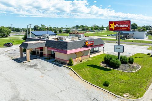 REIT Sale | Former Hardee’s with Drive-Thru | Hy-Vee Outparcel | Kansas City DMA