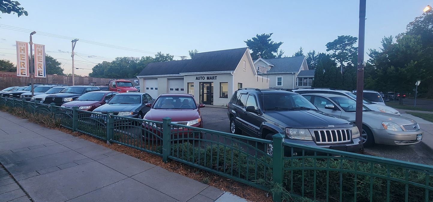 Used Car Lot (Auto Mart)