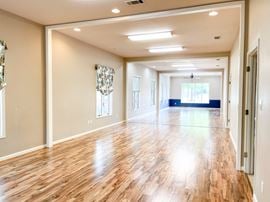 Commercial/Office Spaces in Cul-De-Sac off Bluebonnet Boulevard