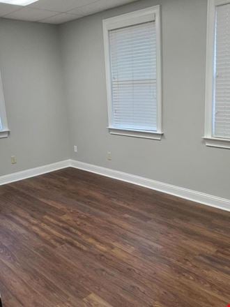 997 Commerce Dr Suites