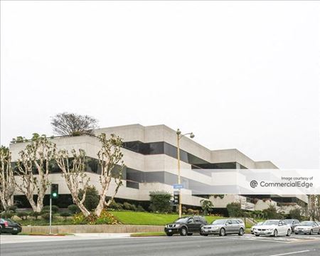 Office space for Rent at 4751 Wilshire Blvd in Los Angeles