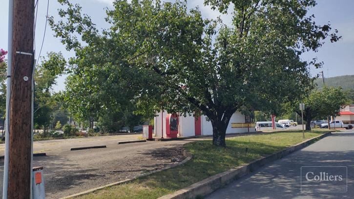 For Lease: Former Tobacco Shop