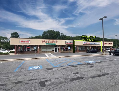 Market 32 Anchored Shopping Center
