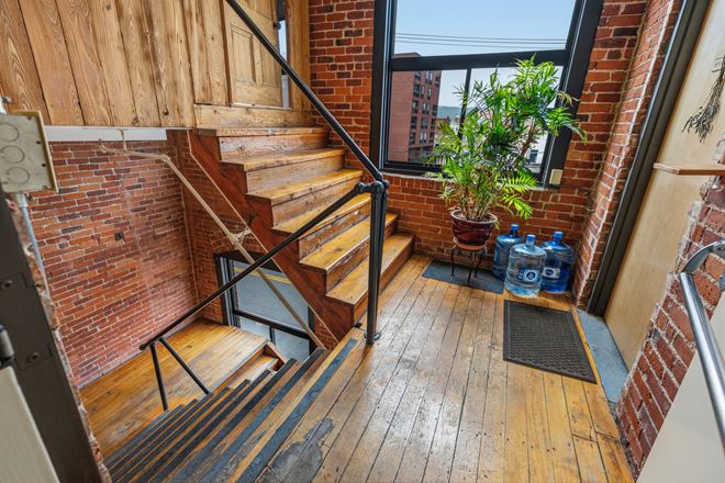 103 Roxbury St