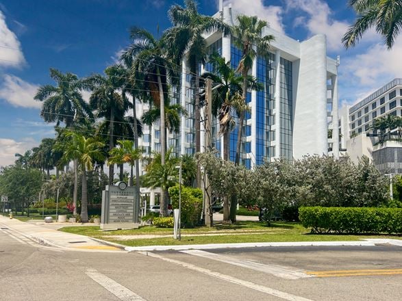 Turnberry Plaza