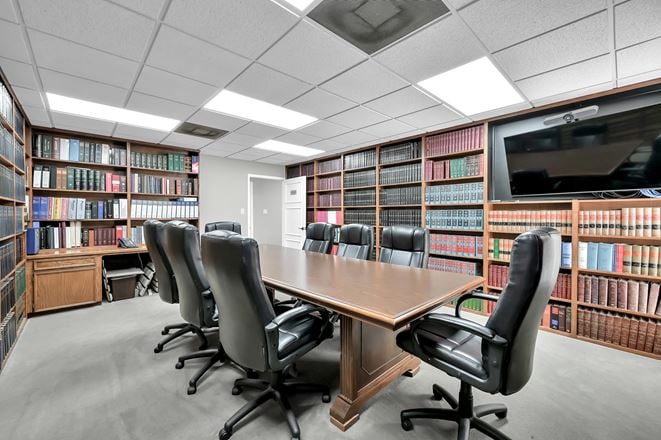 307 N. San Jacinto St. | Downtown Conroe Executive Office