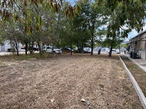 .28 Acres in Downtown Manor