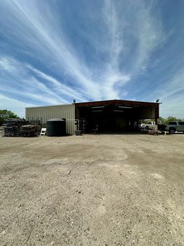 5,475 SF Office/Shop on 1.75 Acres