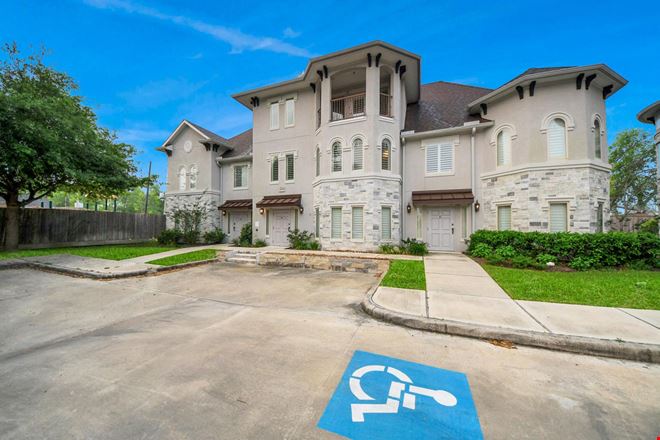 Premier Sugar Land  Office Condo For Sale and/or For Lease
