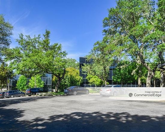 Westlake Oaks Executive Park