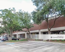 1440 & 1442 Lakefront Circle