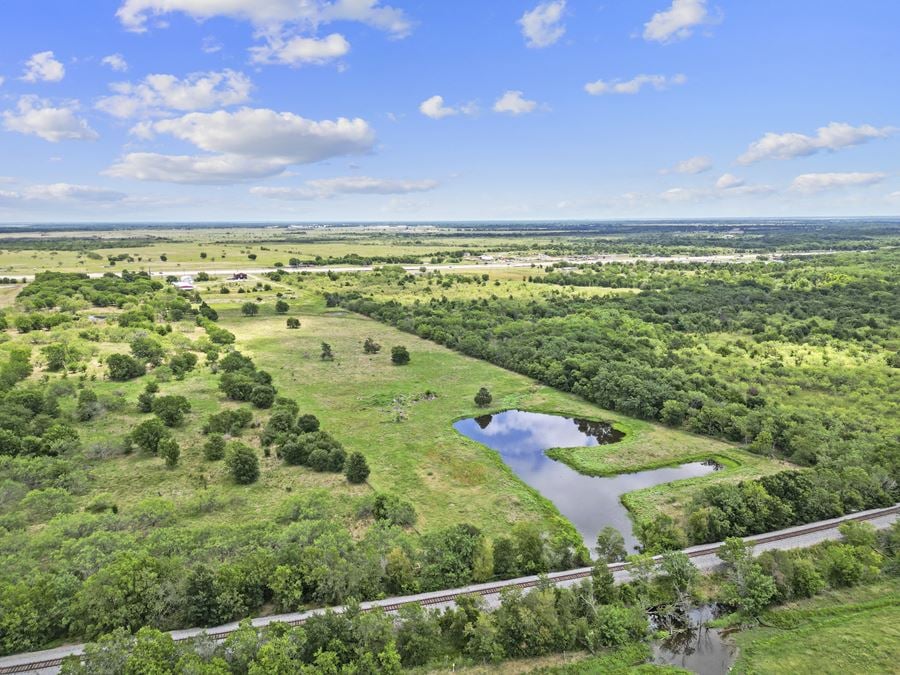 20+ Acres right off of I-45 W