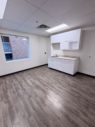 852 Fort Street (214)