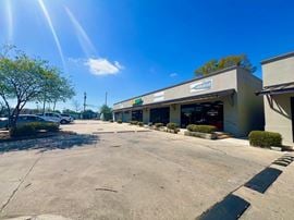 243 N. Acadian Thwy.