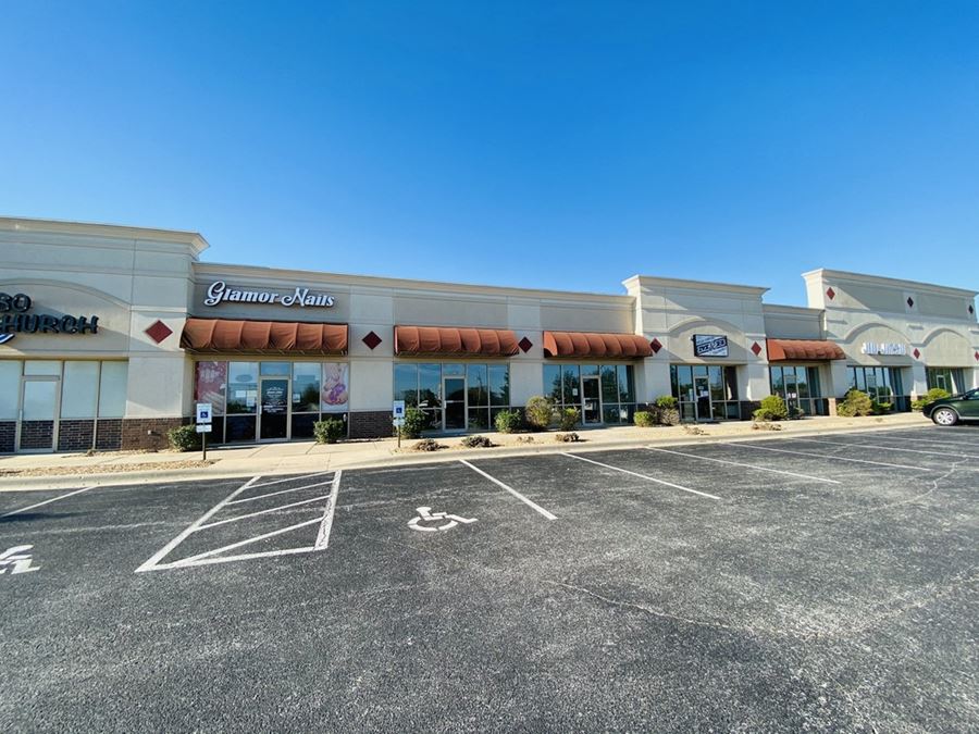 4,200 sf Retail Space For Lease on Republic Rd & West Bypass