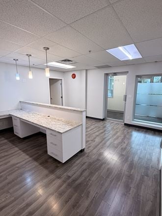 852 Fort Street (214)