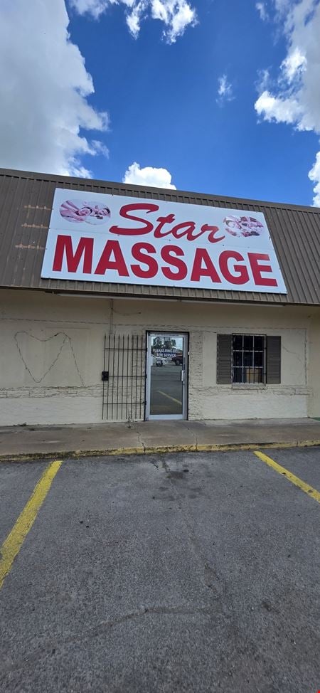 Retail space for Rent at 3315 Avenue H in Rosenberg